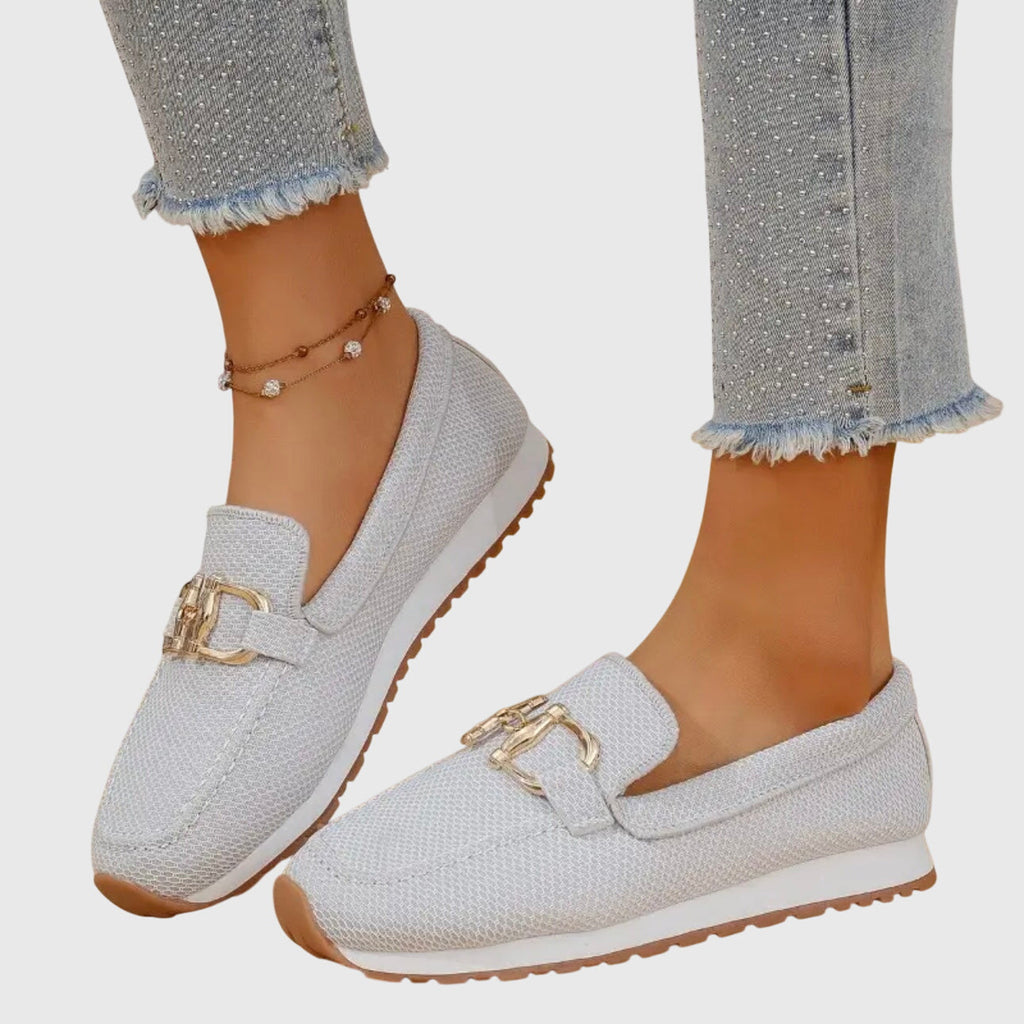 Mocassim com detalhe metalizado e solado contrastante — Bene Donna — imagem 05