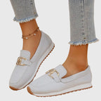 Mocassim com detalhe metalizado e solado contrastante — Bene Donna — imagem 05
