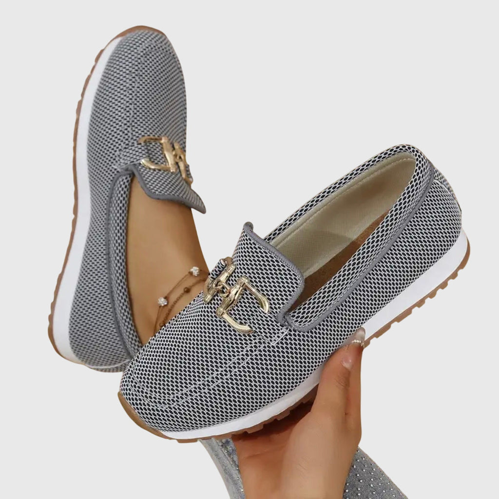 Mocassim com detalhe metalizado e solado contrastante — Bene Donna — imagem 08