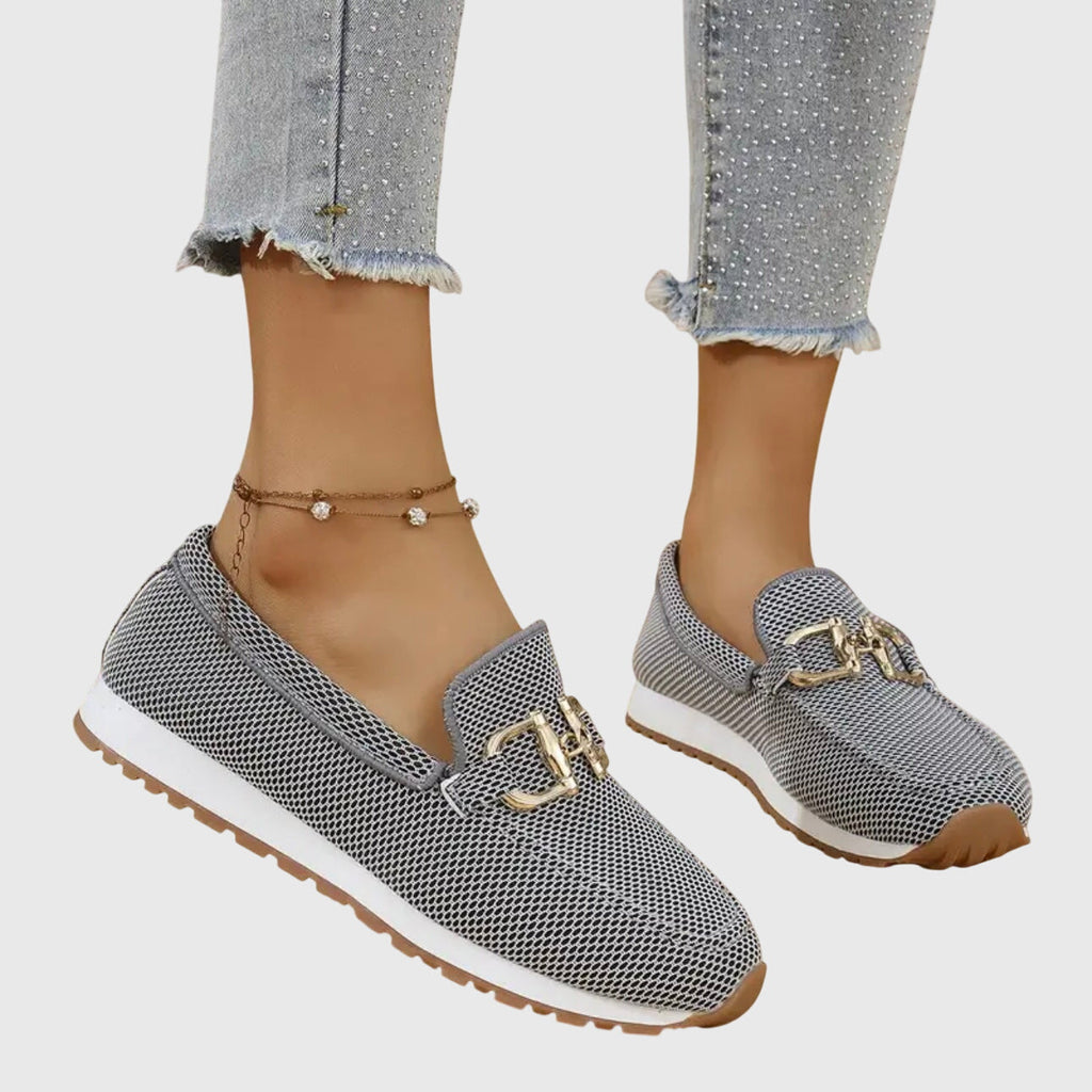 Mocassim com detalhe metalizado e solado contrastante — Bene Donna — imagem 09