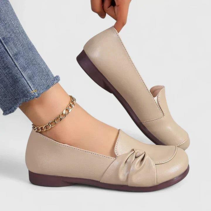 Mocassim de bico arredondado com laço frontal — Bene Donna — imagem 03