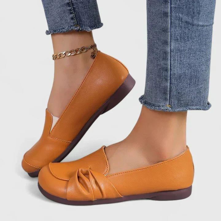 Mocassim de bico arredondado com laço frontal — Bene Donna — imagem 05