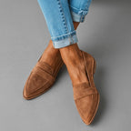 Mocassim de bico fino com acabamento acamurçado — Bene Donna — imagem 01