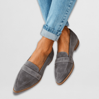 Mocassim de bico fino com acabamento acamurçado — Bene Donna — imagem 03