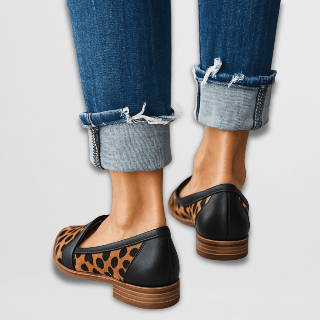 Mocassim de bico fino com acabamento acamurçado — Bene Donna — imagem 06