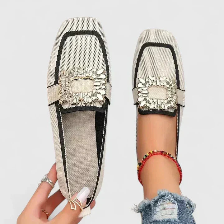 Mocassim de bico quadrado com fivela decorativa — Bene Donna — imagem 06