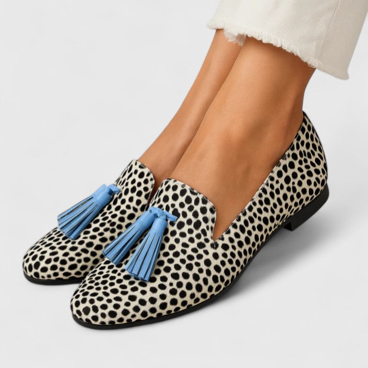 Mocassim de estampa animal com borlas contrastantes — Bene Donna — imagem 01