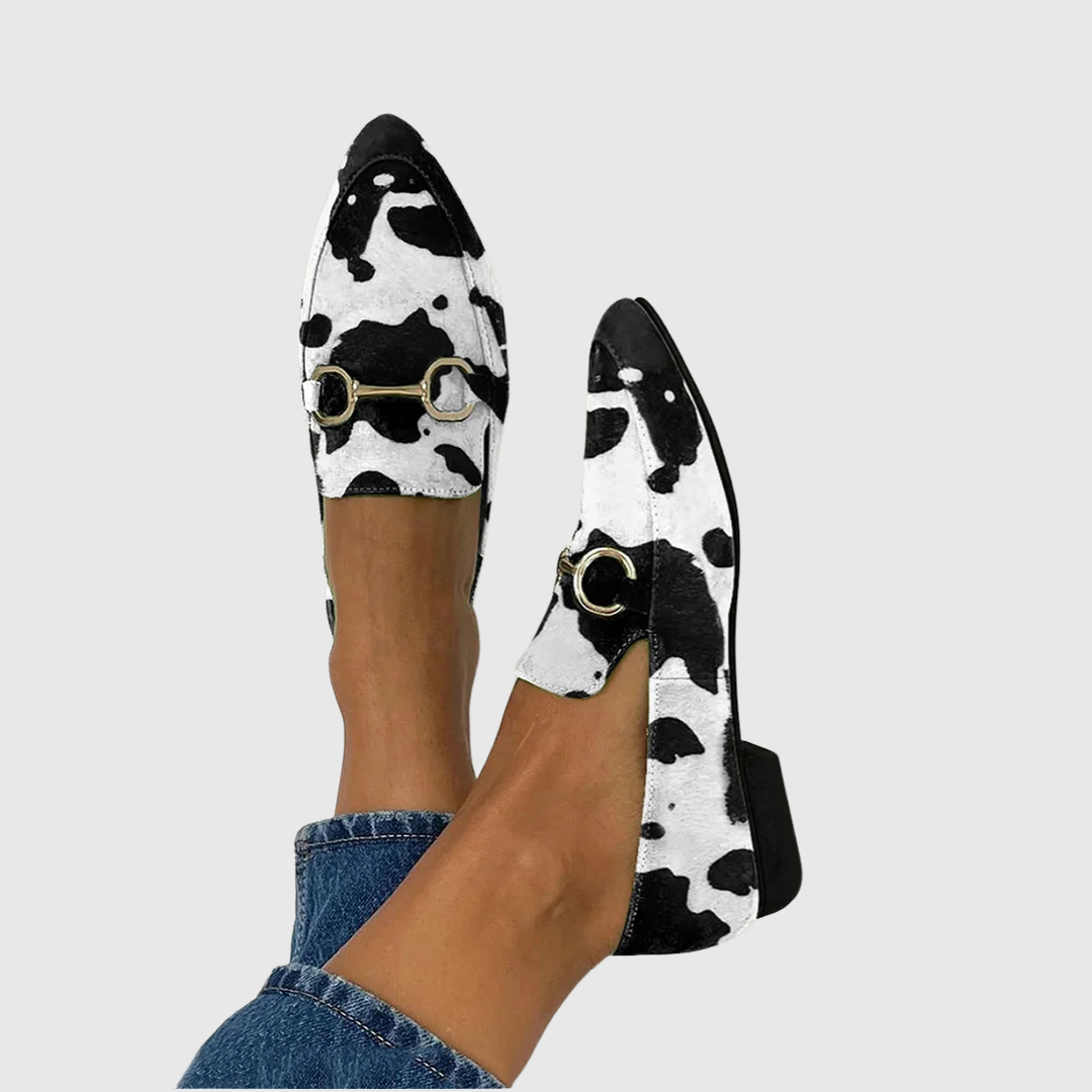 Mocassim de estampa em preto e branco com detalhe de fivela — Bene Donna — imagem 01