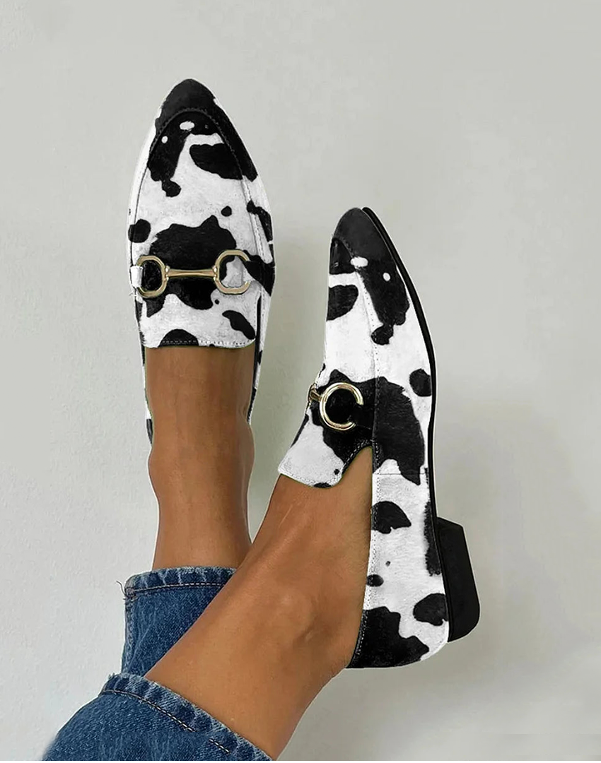 Mocassim de estampa em preto e branco com detalhe de fivela — Bene Donna — imagem 02
