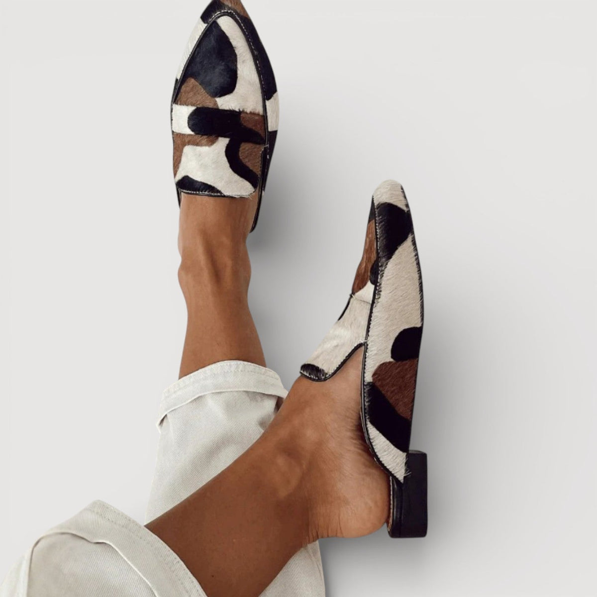 Mocassim de salto baixo com tira traseira e estampa animal — Bene Donna — imagem 03