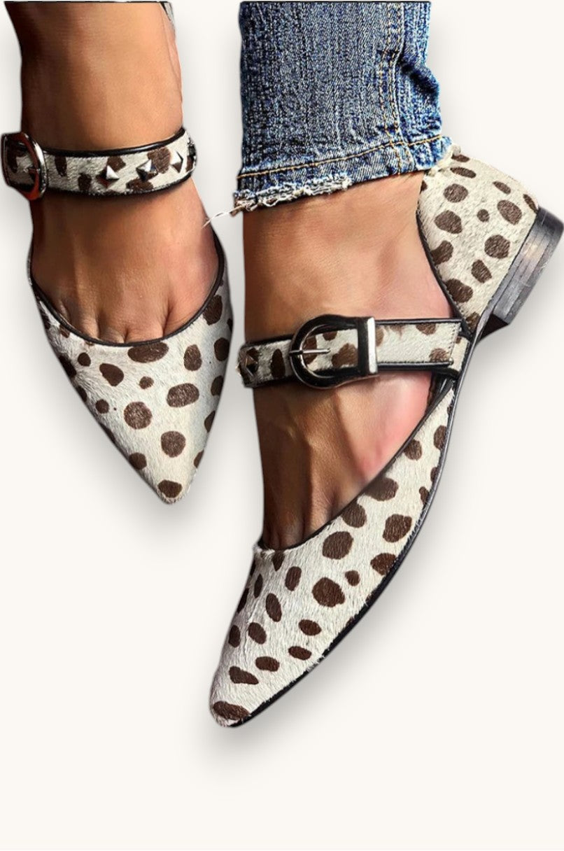 Sapatilha mary jane estampada com tachas e tira no tornozelo — Bene Donna — imagem 02