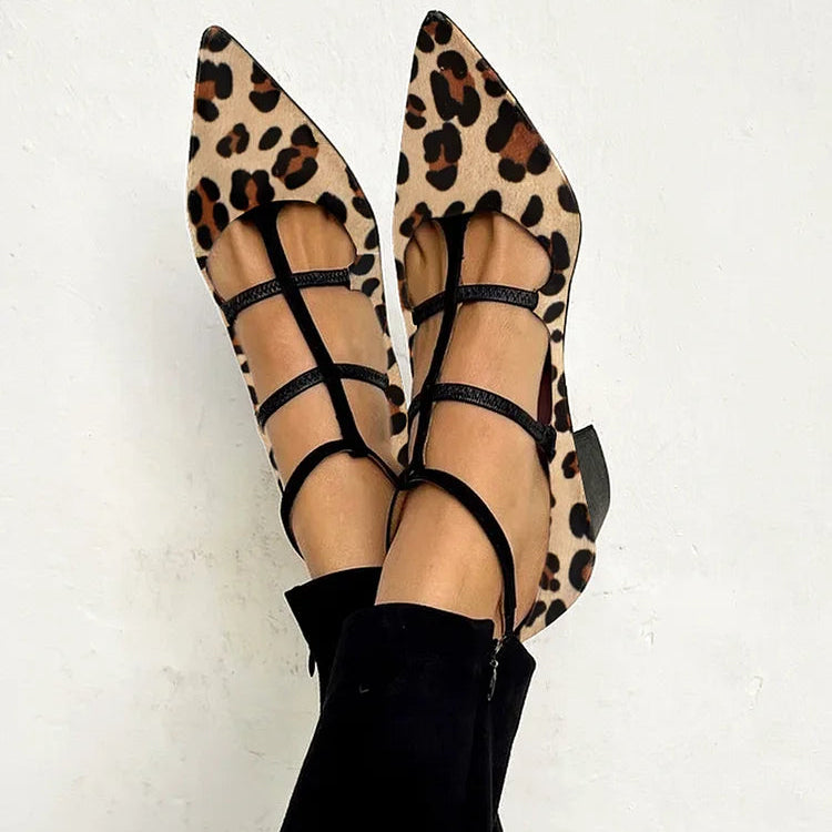Scarpin de estampa de onça com tiras e salto baixo — Bene Donna — imagem 01