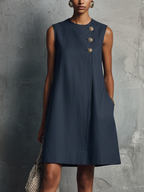 Vestido curto de linho com botões dourados assimétricos — Bene Donna — imagem 01