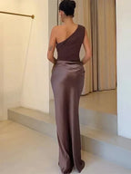 Vestido longo assimétrico com detalhe dourado — Bene Donna — imagem 07