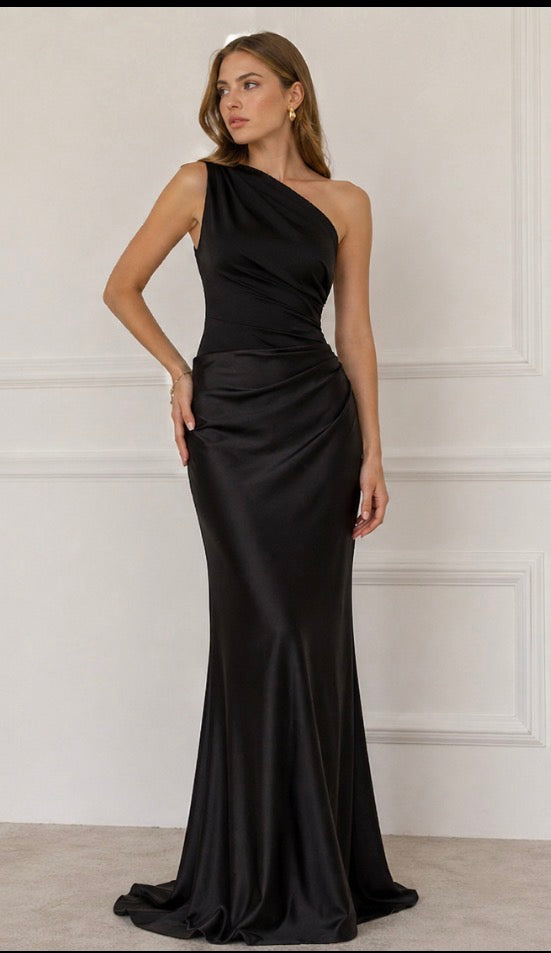 Vestido longo assimétrico com detalhe dourado — Bene Donna — imagem 12