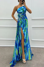 Vestido longo estampado drapeado com decote assimétrico e fenda — Bene Donna — imagem 05