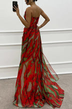 Vestido longo estampado drapeado com decote assimétrico e fenda — Bene Donna — imagem 09