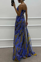 Vestido longo estampado drapeado com decote assimétrico e fenda — Bene Donna — imagem 13