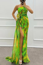 Vestido longo estampado drapeado com decote assimétrico e fenda — Bene Donna — imagem 16