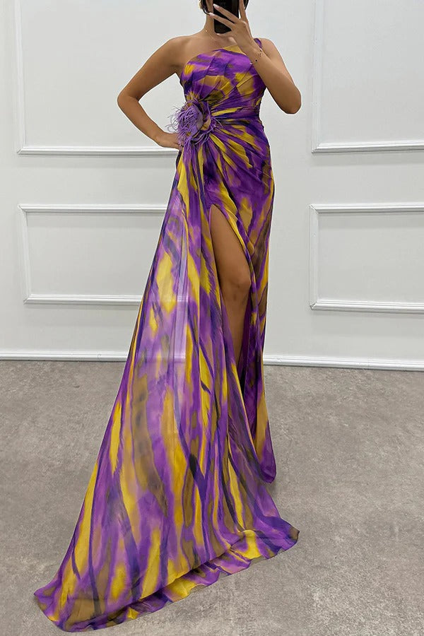 Vestido longo estampado drapeado com decote assimétrico e fenda — Bene Donna — imagem 19
