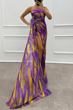 Vestido longo estampado drapeado com decote assimétrico e fenda — Bene Donna — imagem 19