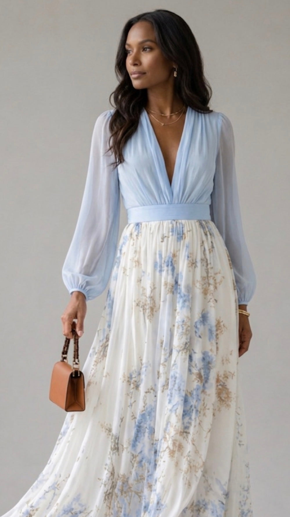 Vestido longo floral com mangas transparentes e caimento fluido — Bene Donna — imagem 05