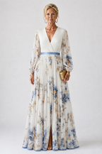 Vestido longo floral com mangas transparentes e faixa contrastante — Bene Donna — imagem 01
