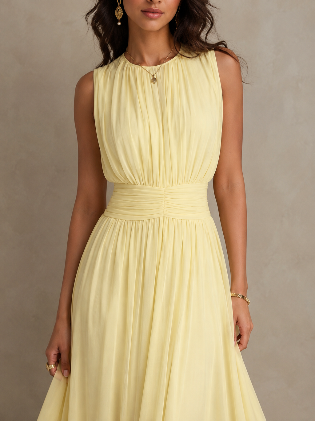 Vestido longo plissado sem mangas com faixa franzida — Bene Donna — imagem 03