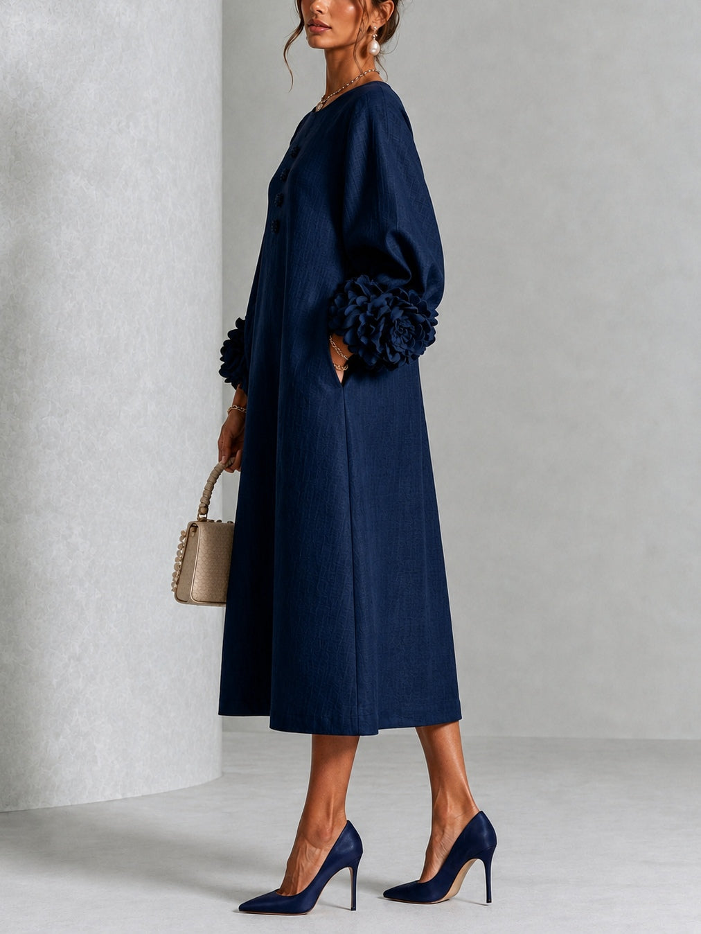 Vestido midi com punhos florais e botões de flor — Bene Donna — imagem 07