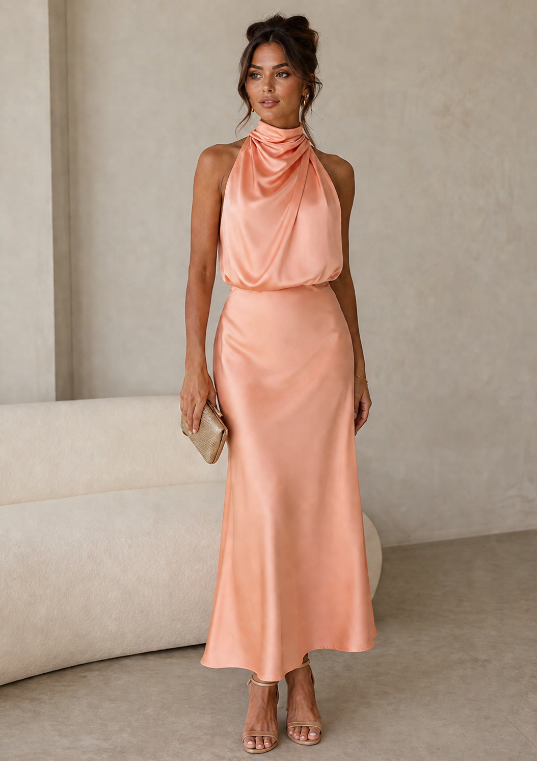 Vestido midi de gola alta com drapeado suave — Bene Donna — imagem 03