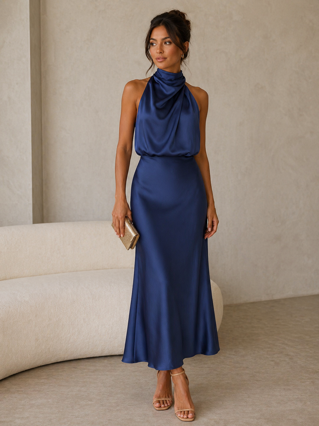 Vestido midi de gola alta com drapeado suave — Bene Donna — imagem 04