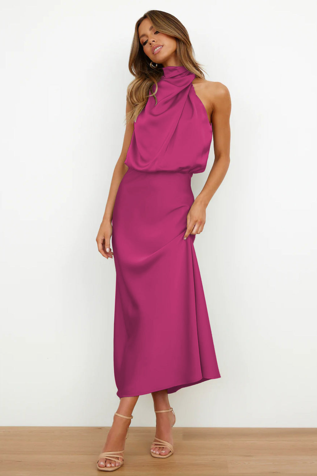 Vestido midi de gola alta com drapeado suave — Bene Donna — imagem 12