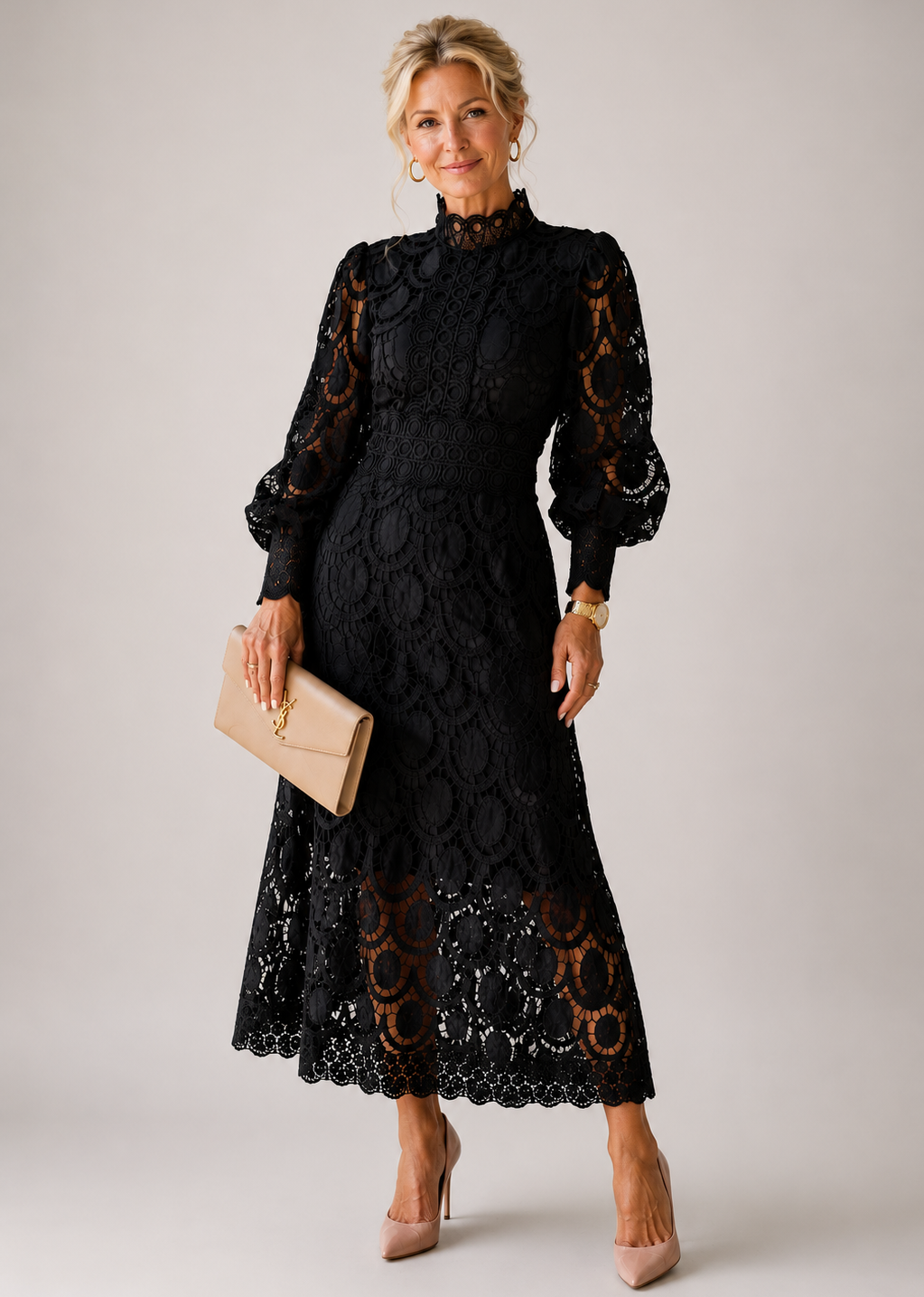 Vestido midi de renda com mangas longas e gola alta — Bene Donna — imagem 01