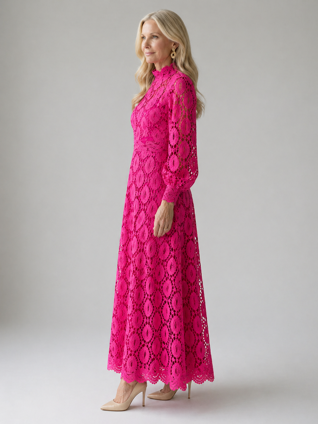 Vestido midi de renda com mangas longas e gola alta — Bene Donna — imagem 05