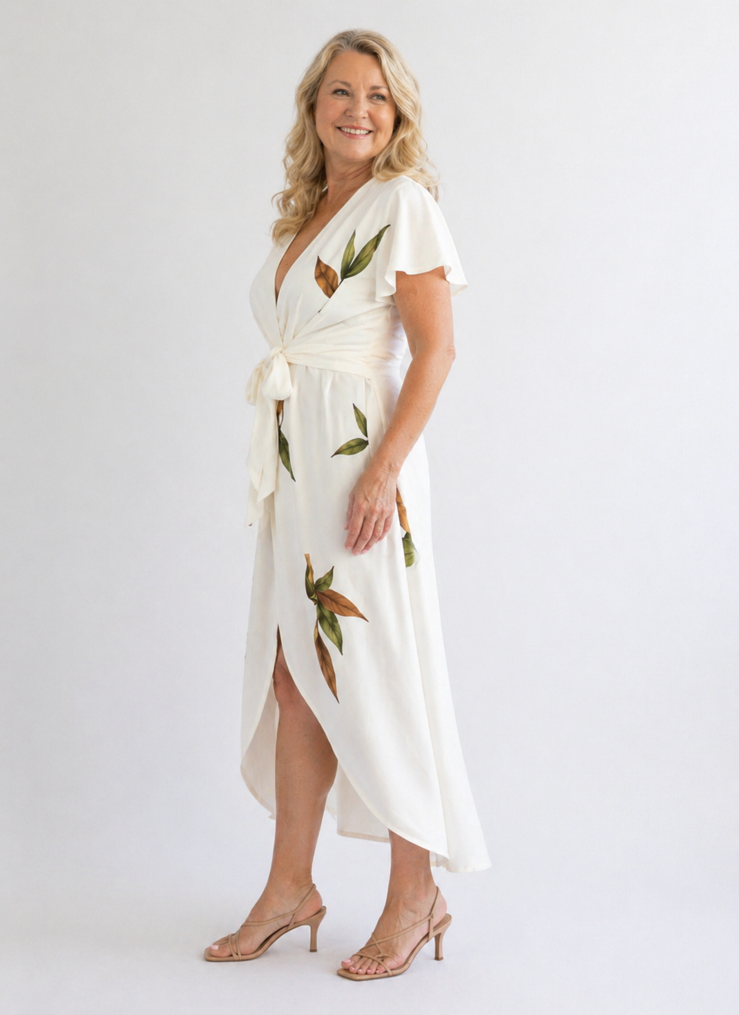 Vestido midi estampado transpassado com cintura de amarrar — Bene Donna — imagem 05