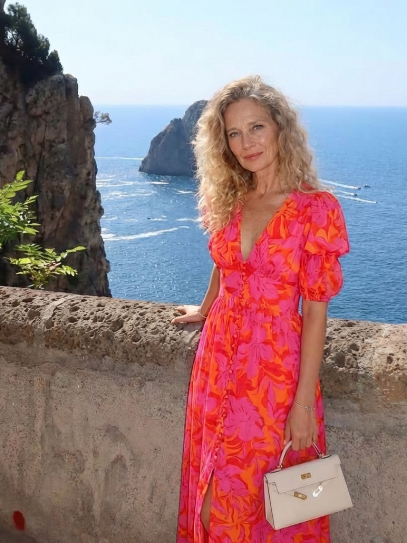 Vestido midi floral com mangas bufantes e decote V — Bene Donna — imagem 07