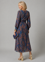 Vestido midi floral de mangas longas com frente torcida — Bene Donna — imagem 04