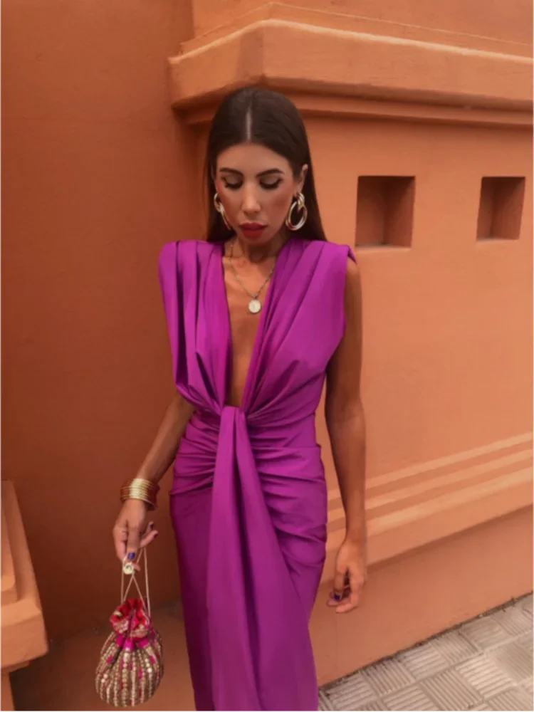 Vestido sem mangas com decote V profundo e frente drapeada — Bene Donna — imagem 04